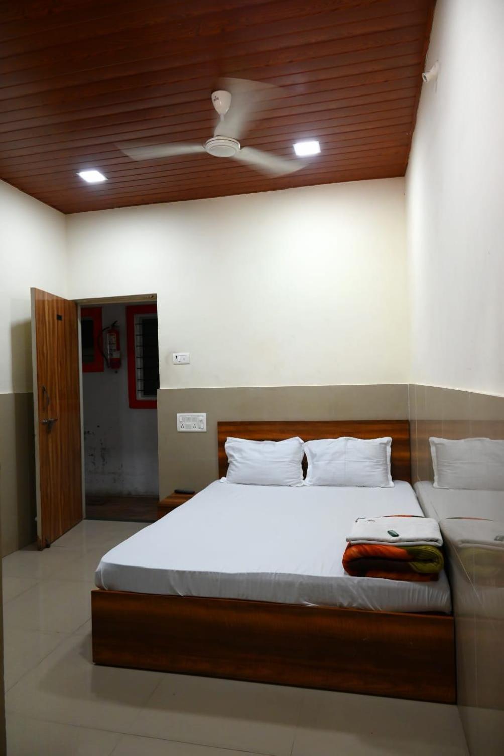 P P Lodging Mangvadi Bagian luar foto